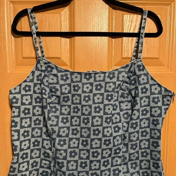 Divided Fitted Dress in Light Denim Blue/Floral - Picture 5 of 14